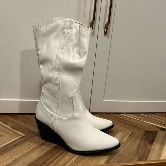NIB white boots by Chase and Chloe 8.5 synthetic and Cute! - Picture 7 of 16